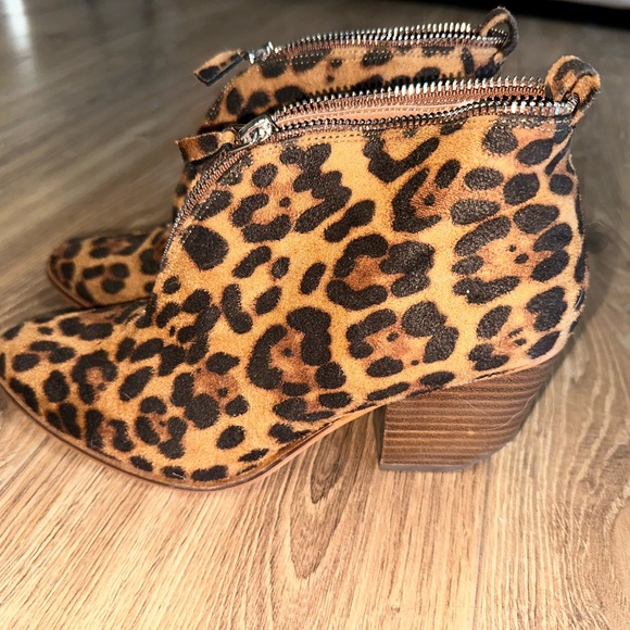 BEAST FASHION PLUSH ANIMAL PINT BOOTIES. Size 8. - Picture 4 of 7